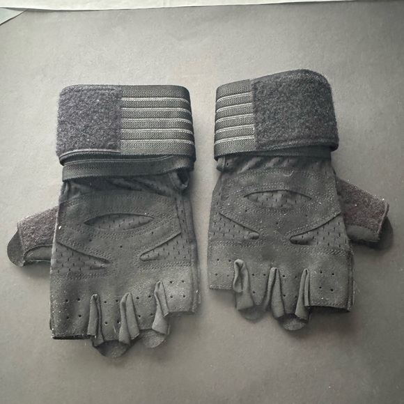 ihuan Ventilated Weight Lifting Gym Workout Gloves with Wrist Wrap Support - Picture 4 of 9